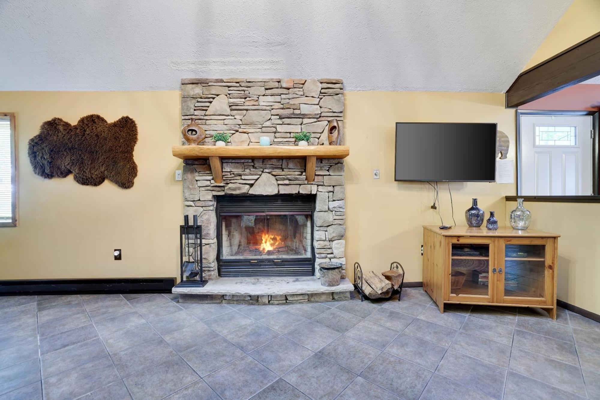 Chalet Renovated Near Casino, Camelback , Kalahari 4Bdrms Firepit Hot Tub Game Room Tobyhanna Экстерьер фото