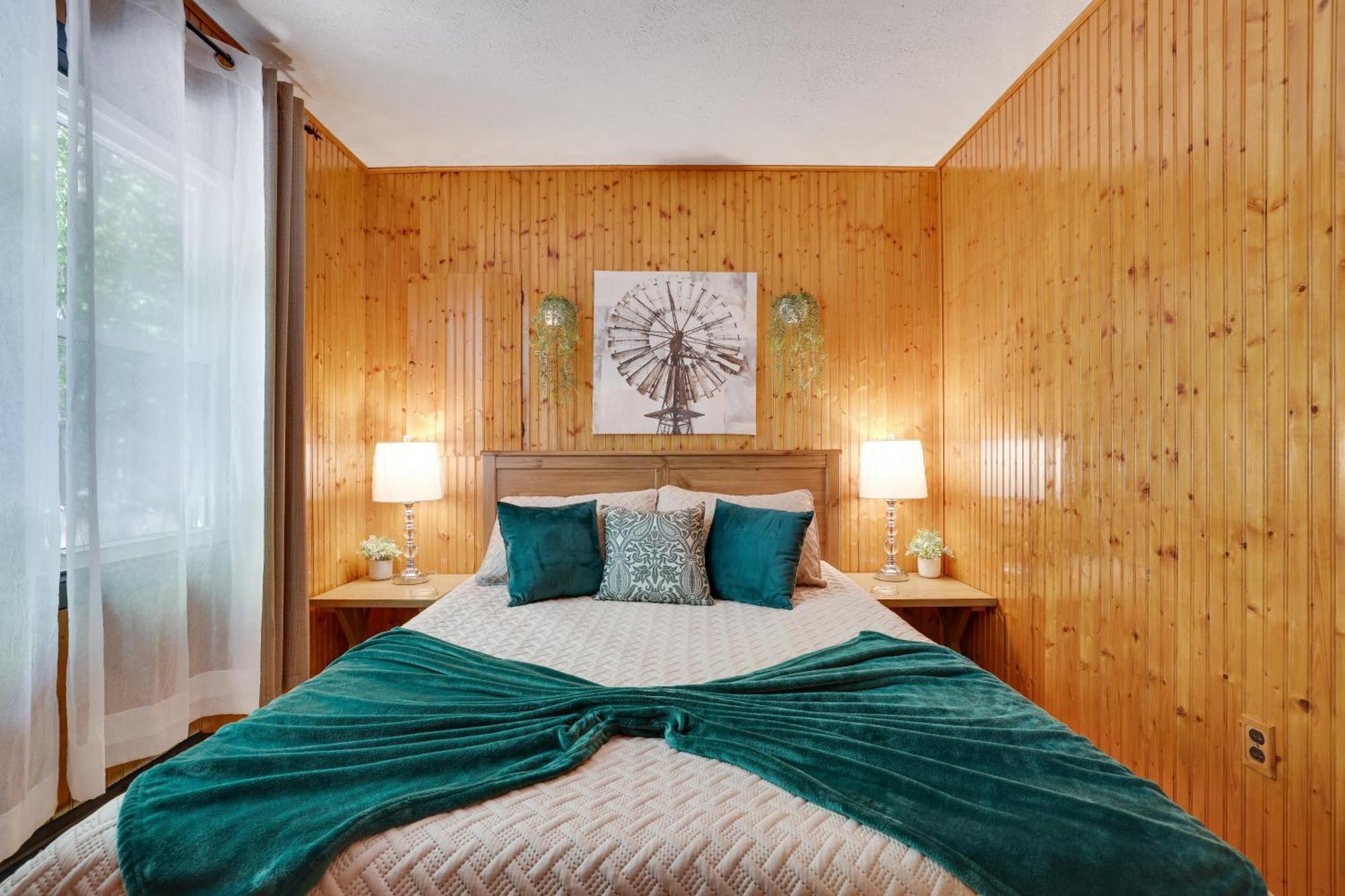 Chalet Renovated Near Casino, Camelback , Kalahari 4Bdrms Firepit Hot Tub Game Room Tobyhanna Экстерьер фото