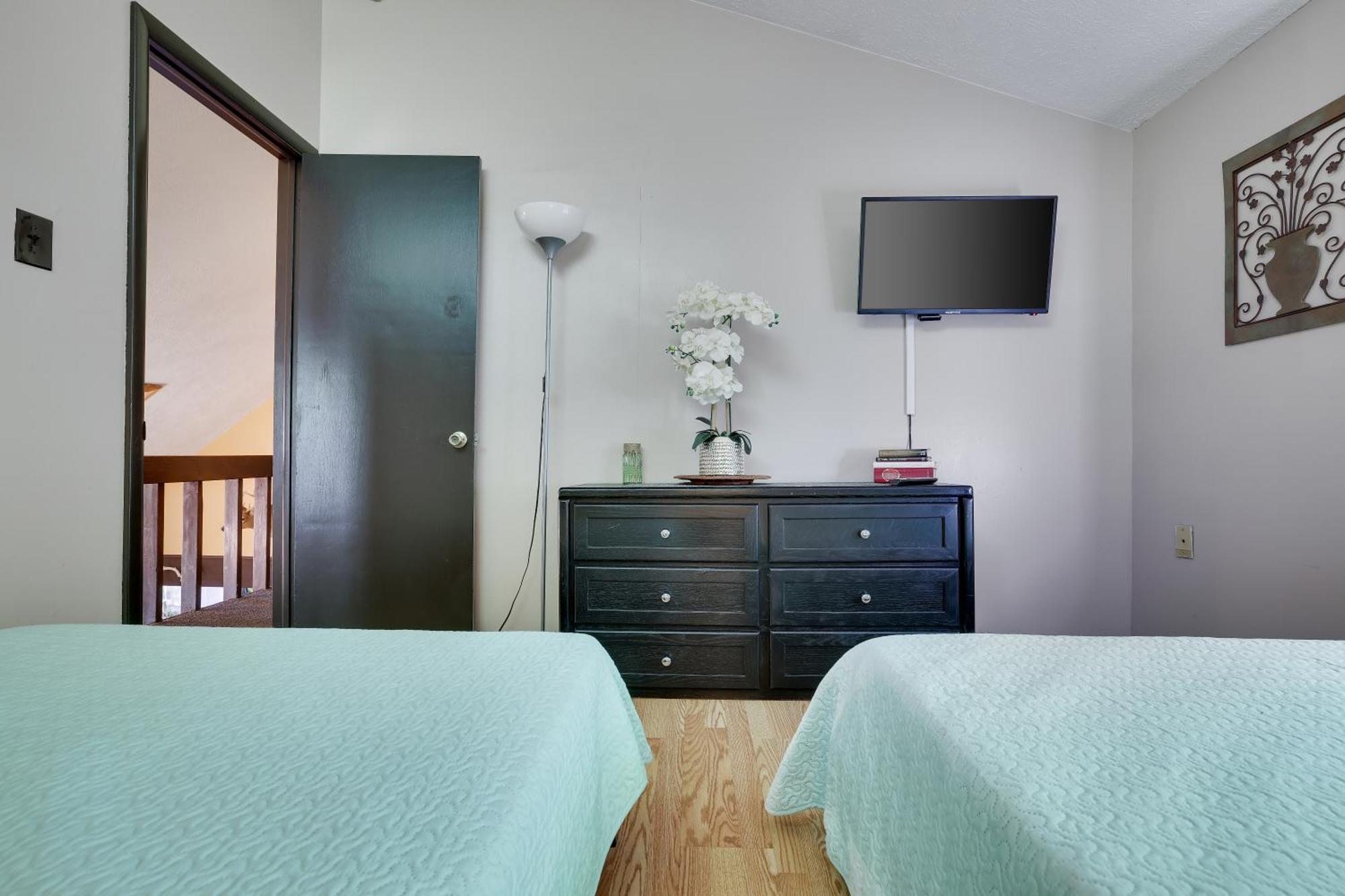 Chalet Renovated Near Casino, Camelback , Kalahari 4Bdrms Firepit Hot Tub Game Room Tobyhanna Экстерьер фото