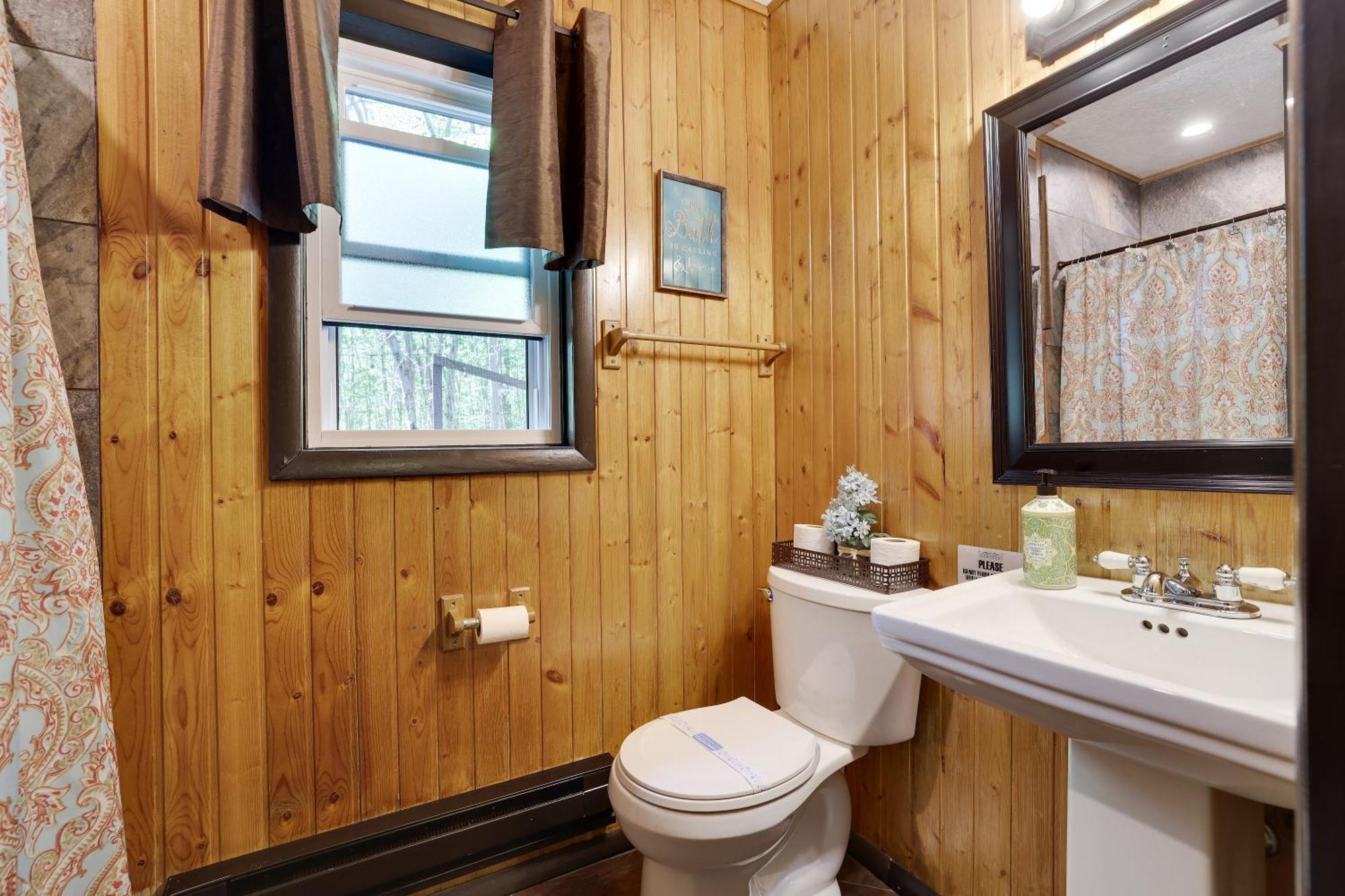 Chalet Renovated Near Casino, Camelback , Kalahari 4Bdrms Firepit Hot Tub Game Room Tobyhanna Экстерьер фото
