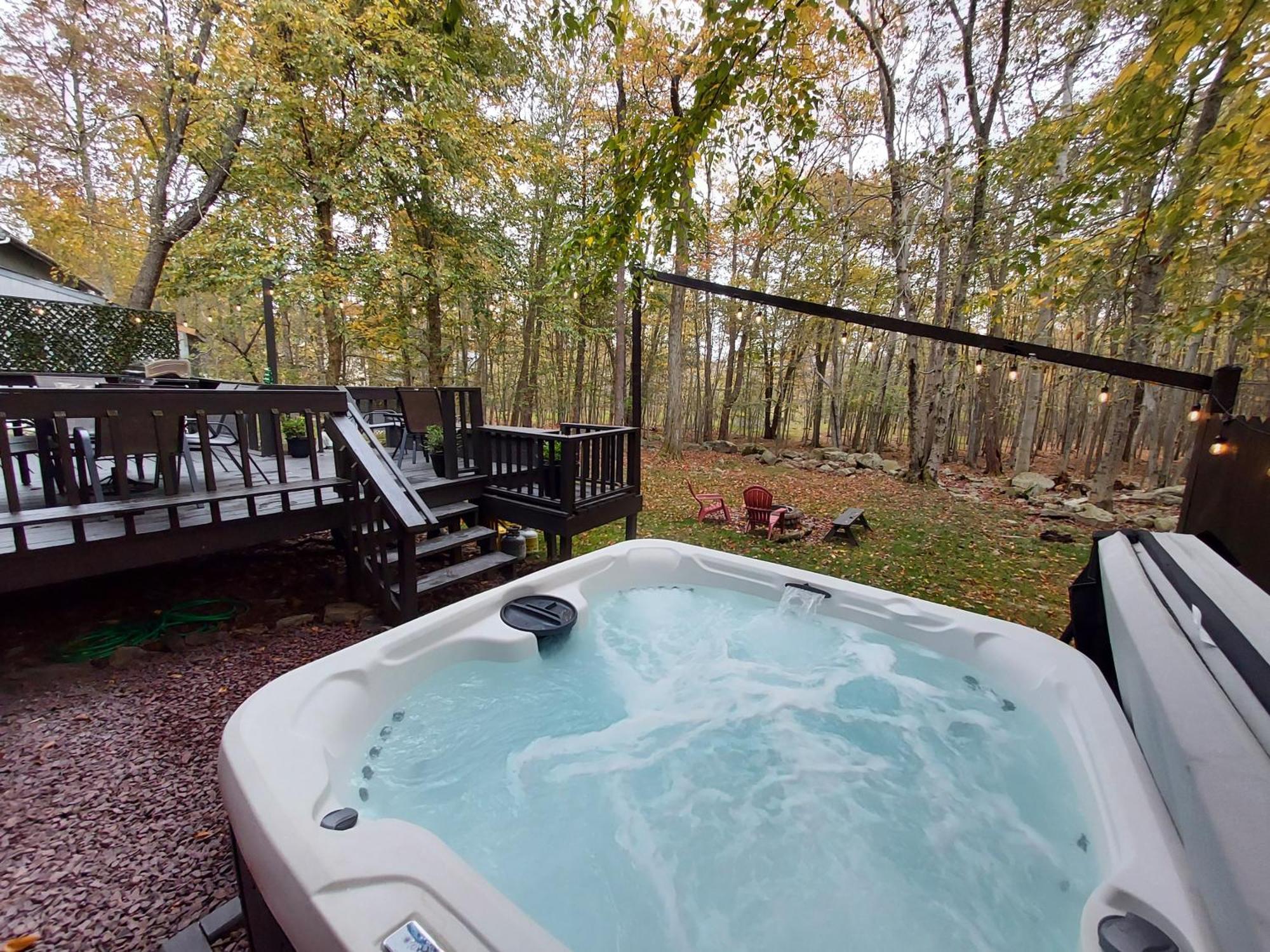 Chalet Renovated Near Casino, Camelback , Kalahari 4Bdrms Firepit Hot Tub Game Room Tobyhanna Экстерьер фото